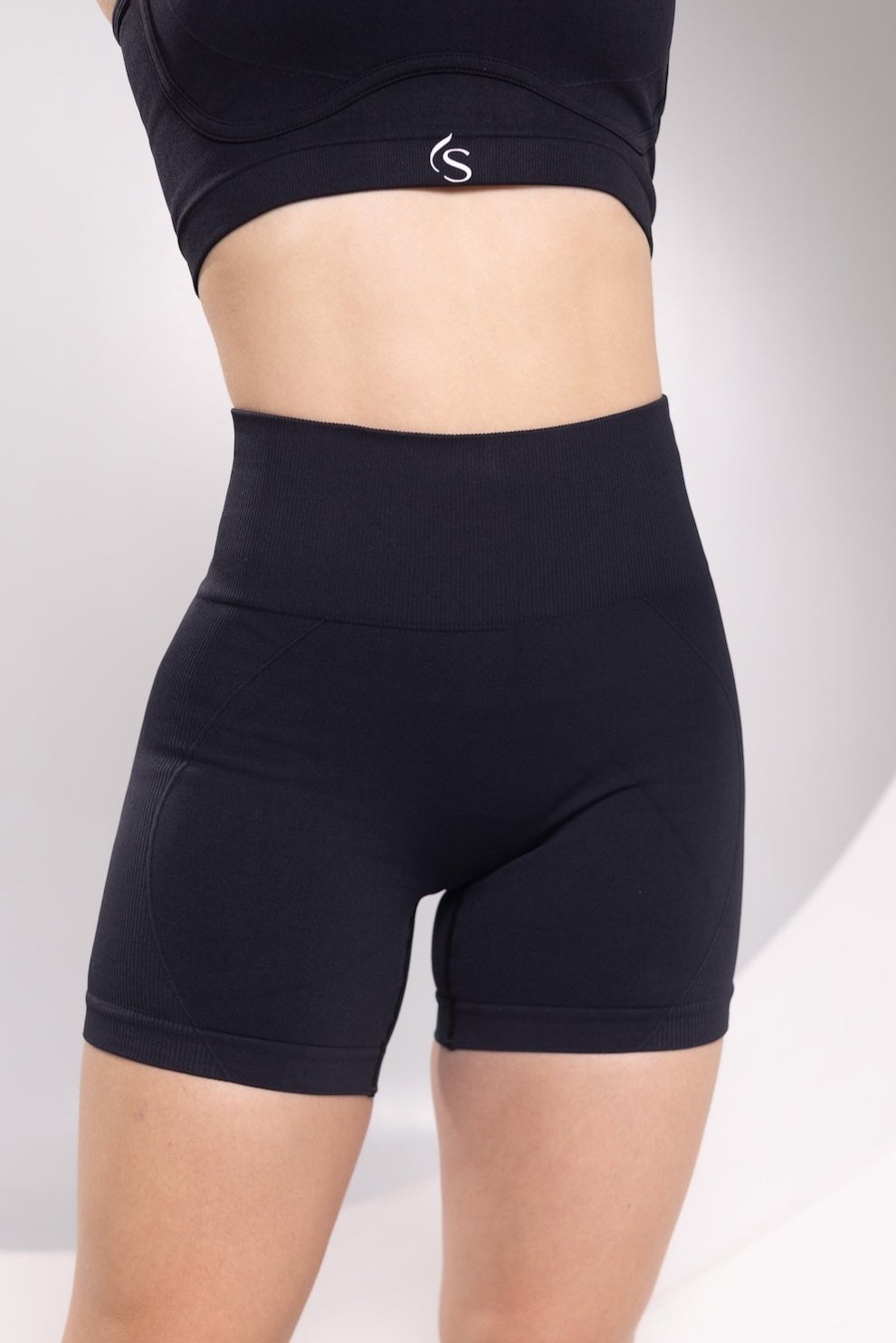 Tejido seamless cuenta con un diseño aerodinámico, confeccionado con telas de la más alta calidad, control y ajuste de abdomen, sin costuras.