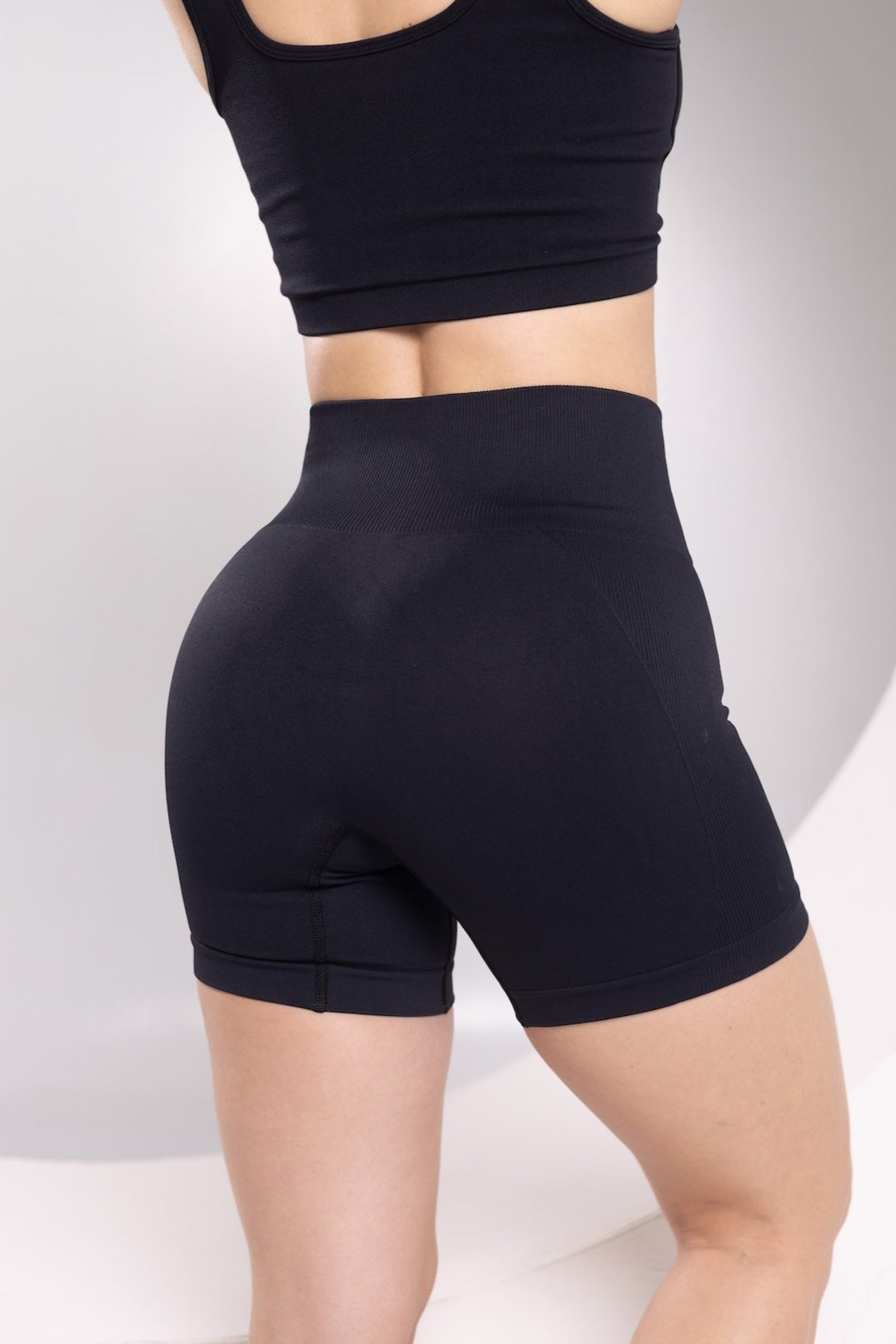 Tejido seamless cuenta con un diseño aerodinámico, confeccionado con telas de la más alta calidad, control y ajuste de abdomen, sin costuras.